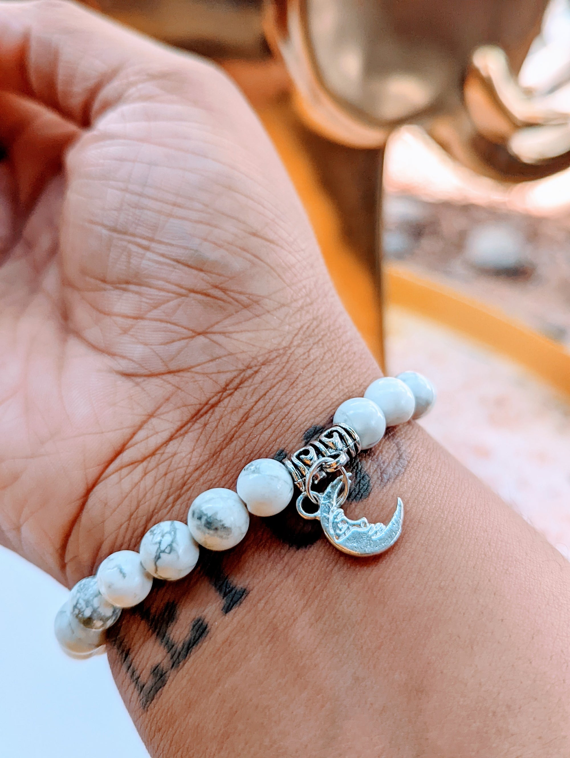 Howlite: Calming Intuition