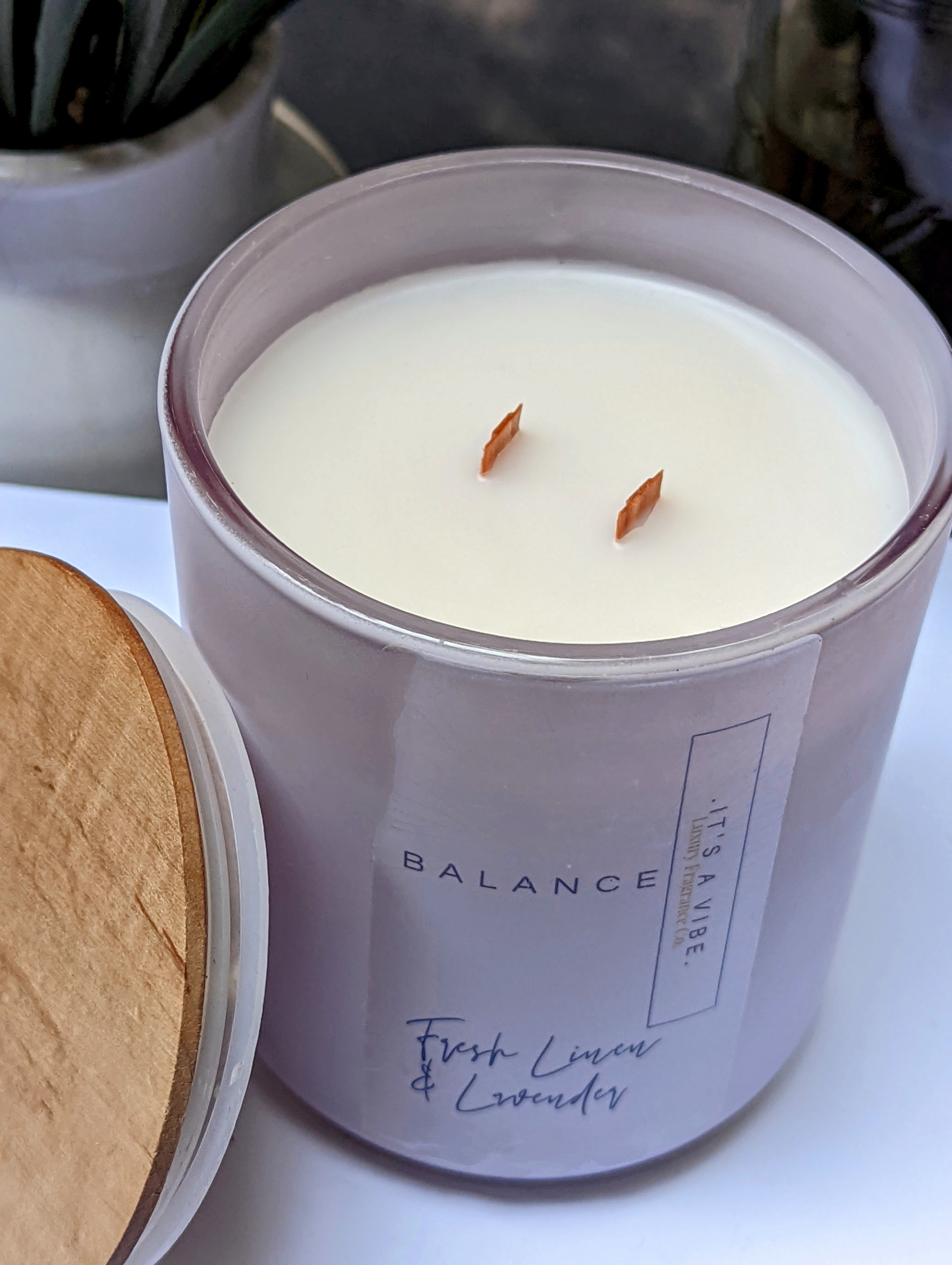 Fresh Linen Candle with Wooden Wick